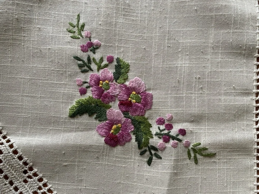 Vintage Hand Embroidered Floral Ivory Tablecloth Runner Lace Edge 32” Square